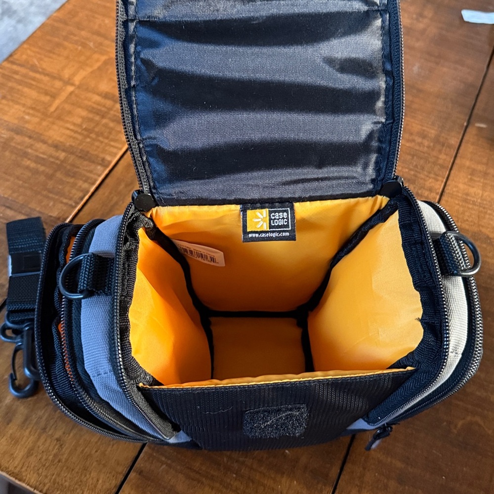 Case Logic Compact Camera Case - Picture 4 of 5
